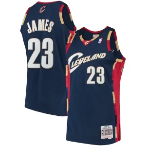 Fantástico LeBron James Cleveland Cavaliers Hardwood Classics Swingman Jersey Navy